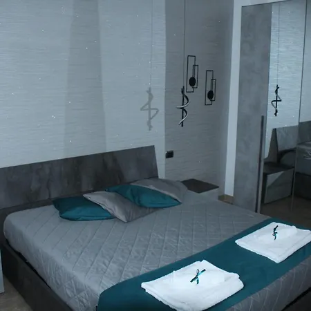 לינה וארוחת בוקר Luca's House 3*