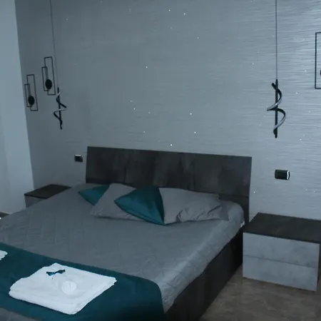 לינה וארוחת בוקר Luca's House ג'ובינאצו