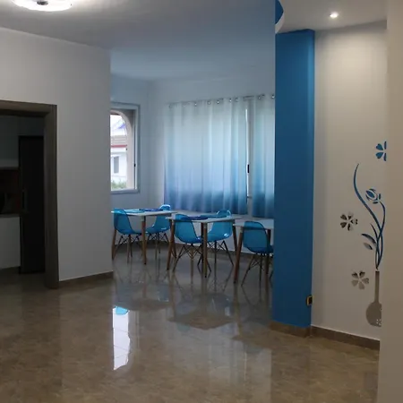 לינה וארוחת בוקר Luca's House ג'ובינאצו