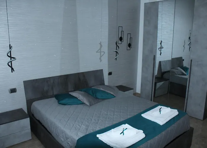 לינה וארוחת בוקר Luca's House 3*